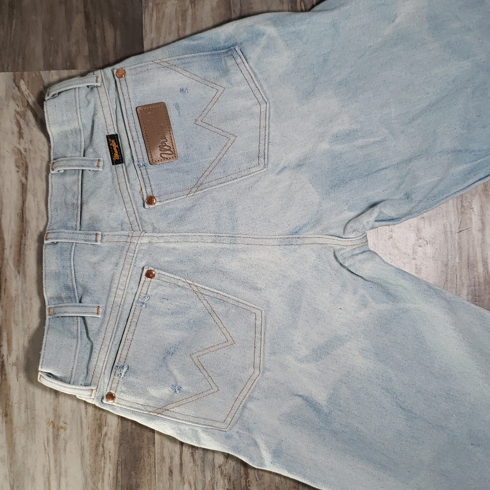 Wrangler Distressed High Rise Straight Leg